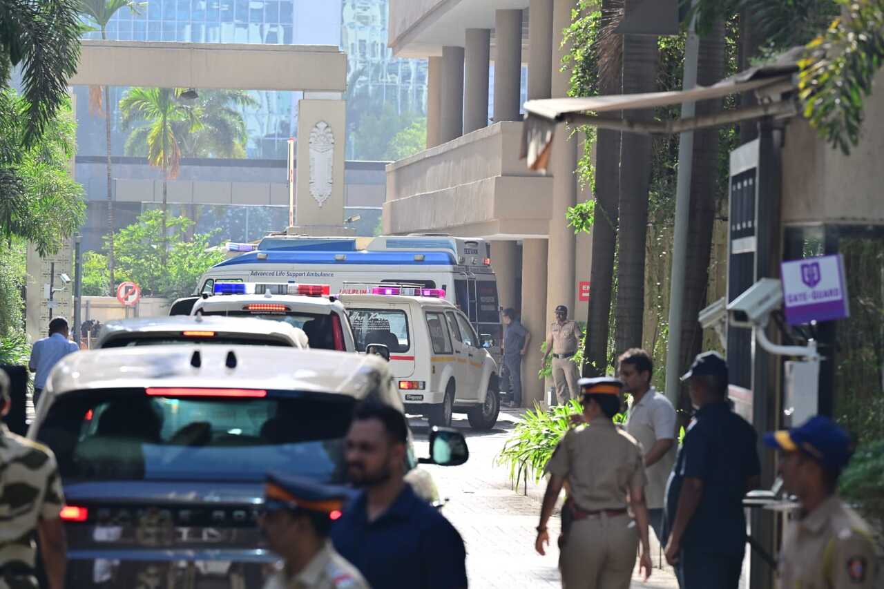 Asha Bhosle's mortal remains were taken to her home in Lower Parel from Breach Candy Hospital on Sunday afternoon.